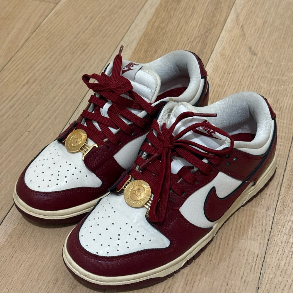 Nike Wmns Dunk Low SE “Sisterhood – Team Red” (EU 36.5 / US Women’s 6)